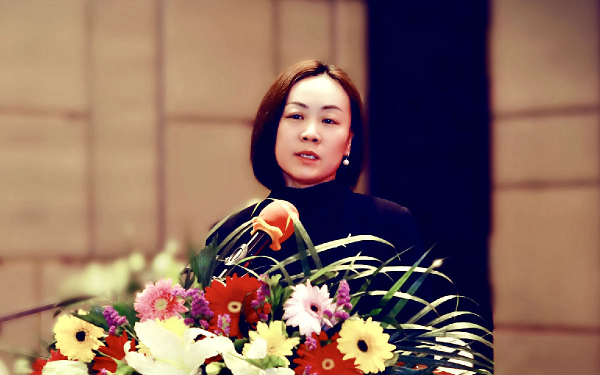 白.jpg 皇冠体育